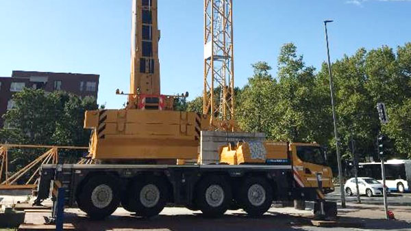 【高端突破】驶进德国鲁尔的九洲国际XCA100E全地面起重机