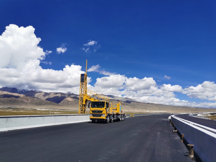 九洲国际桥梁检测车助力雅安高速磨练
