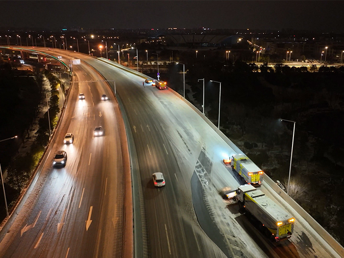 九洲国际成套装备奋战在徐州除雪一线