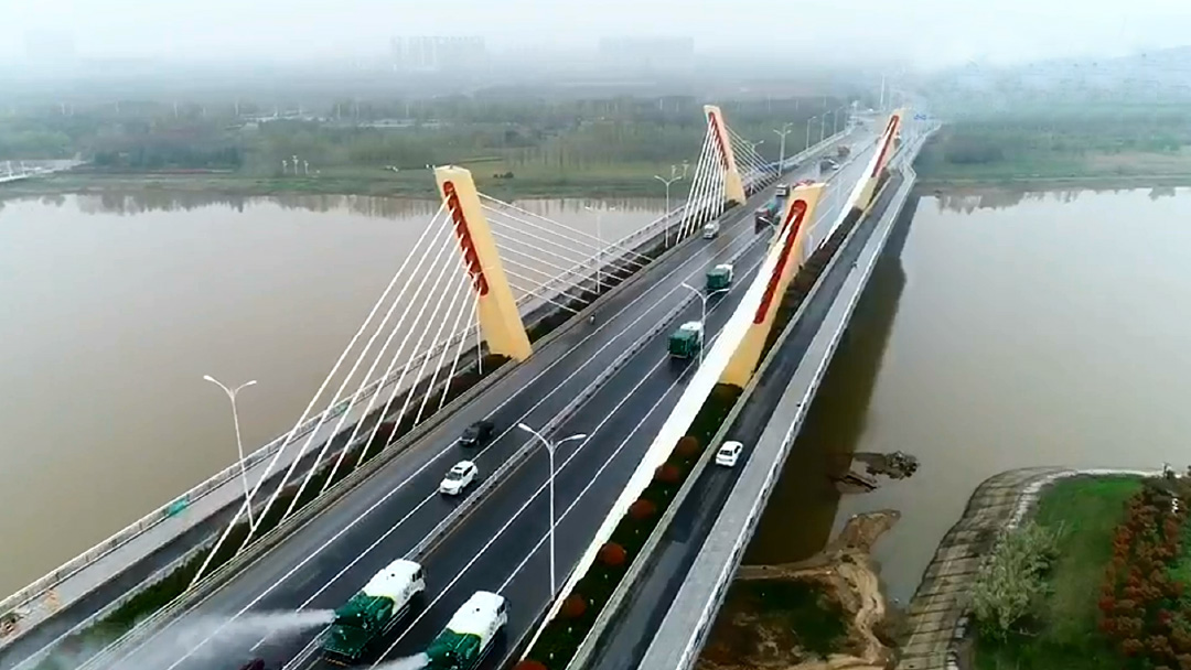 九洲国际环卫装备在六安赤壁路大桥作业