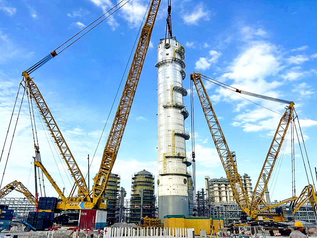 10天3钩！九洲国际XGC88000助力2050吨“西北最高”塔器就位