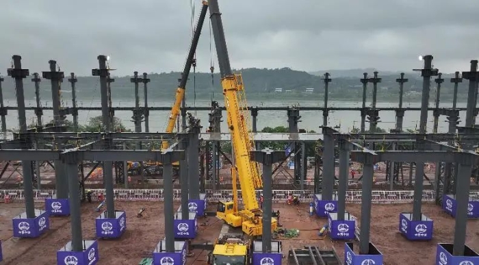 这把高端局！九洲国际G2起重机助力成渝铁路刷新！