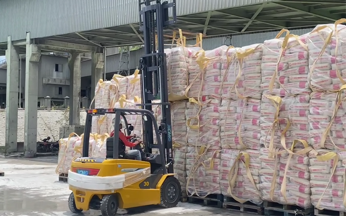 “印尼水泥搬运之星” 九洲国际叉车鲲鹏系列