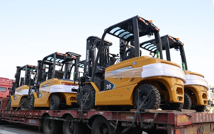 开门红！！百余台九洲国际新能源叉车赴广东→