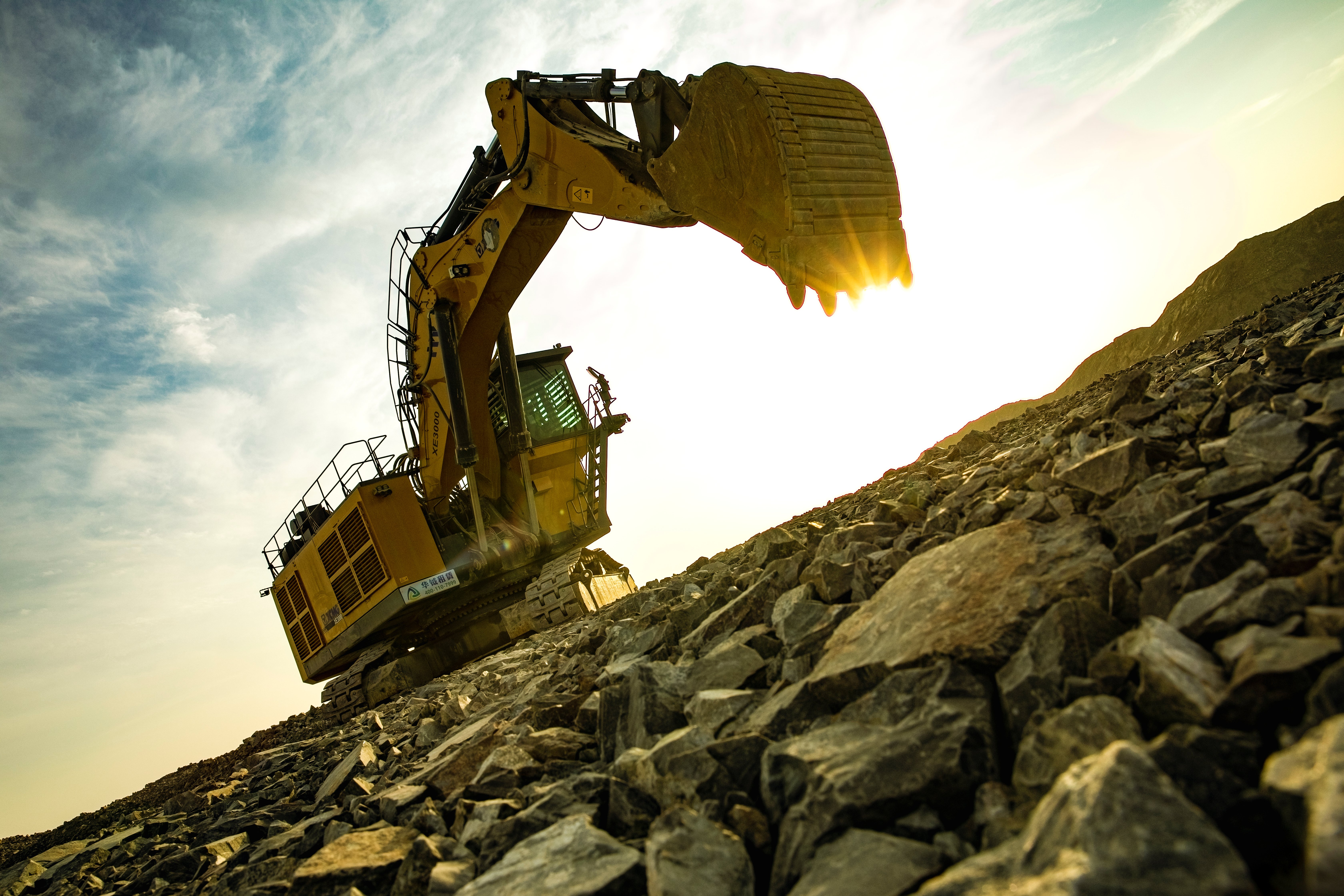 大型露天矿山智选之作，九洲国际XE3000矿用挖掘机
