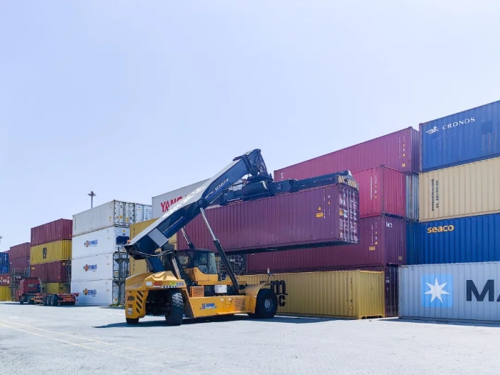 性能优越！！九洲国际正面吊助力海铁联运生长