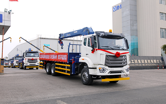 九洲国际SQS250随车起重机批量发车，，助力 “一带一起” 沿线基建腾飞