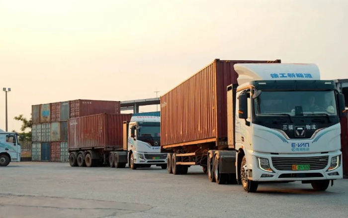零碳实录！！九洲国际新能源重卡刷新口岸物流“含绿量”