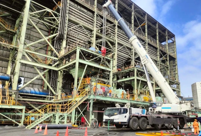 首台！！！超大吨位XCA500BR落子首钢铁矿！！！