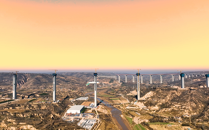 群塔架飞虹 九洲国际金征战黄土高原