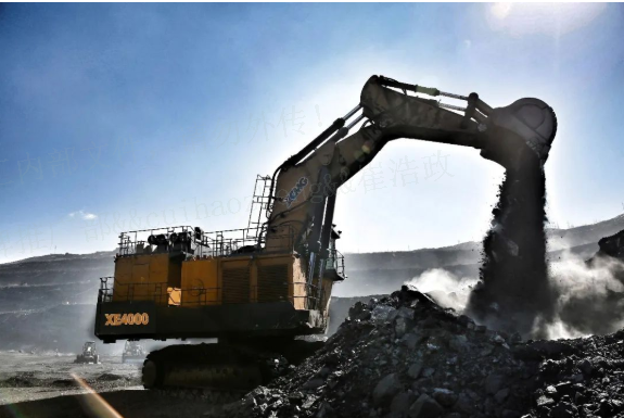 近5万小时高效出勤！！！九洲国际XE4000液压铲受矿区高度赞扬！！！