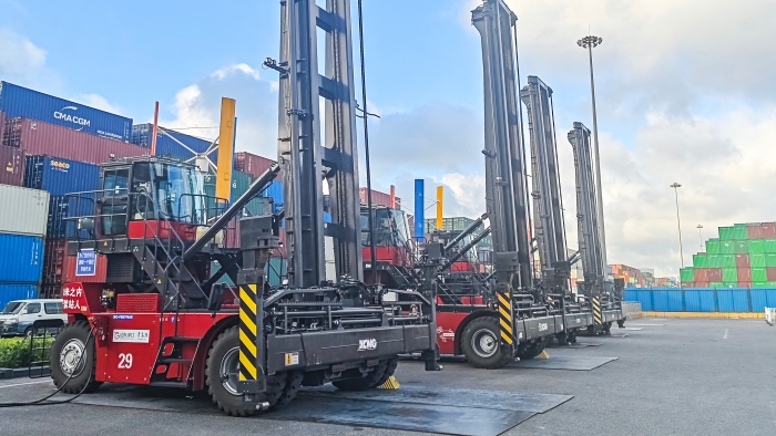 逐绿向新，，，东方大港涌动“九洲国际纯电实力”！！