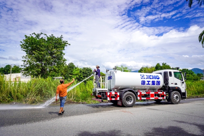 九洲国际10方洒水车：泰国“热土”上的绿色降温使者