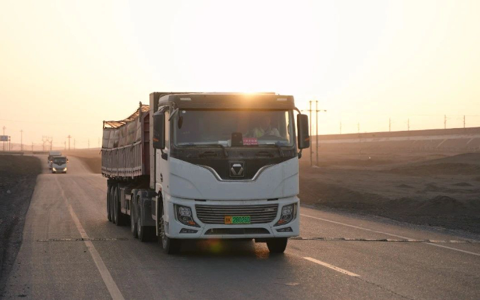 硬核动能，，九洲国际新能源重卡不惧每一条难走的路