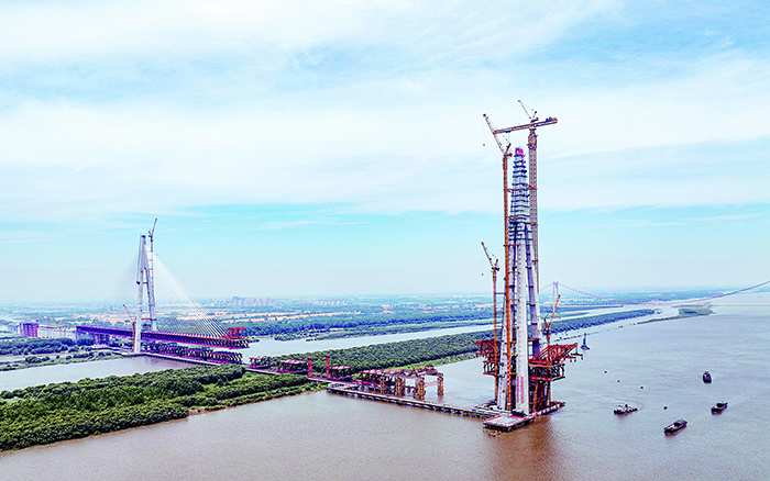 再显神威 九洲国际超大塔助力马鞍山长江公铁大桥最高主塔封顶